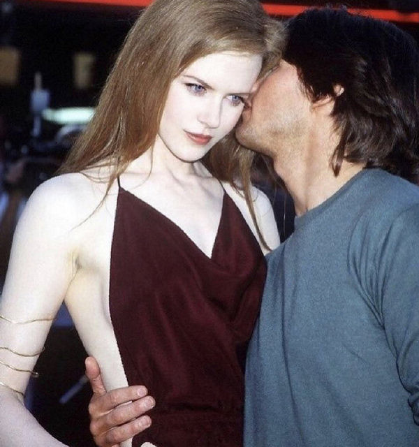 沒想到愛麗絲的車燈這麽大？囧圖姑娘的腿真的這麽白嗎