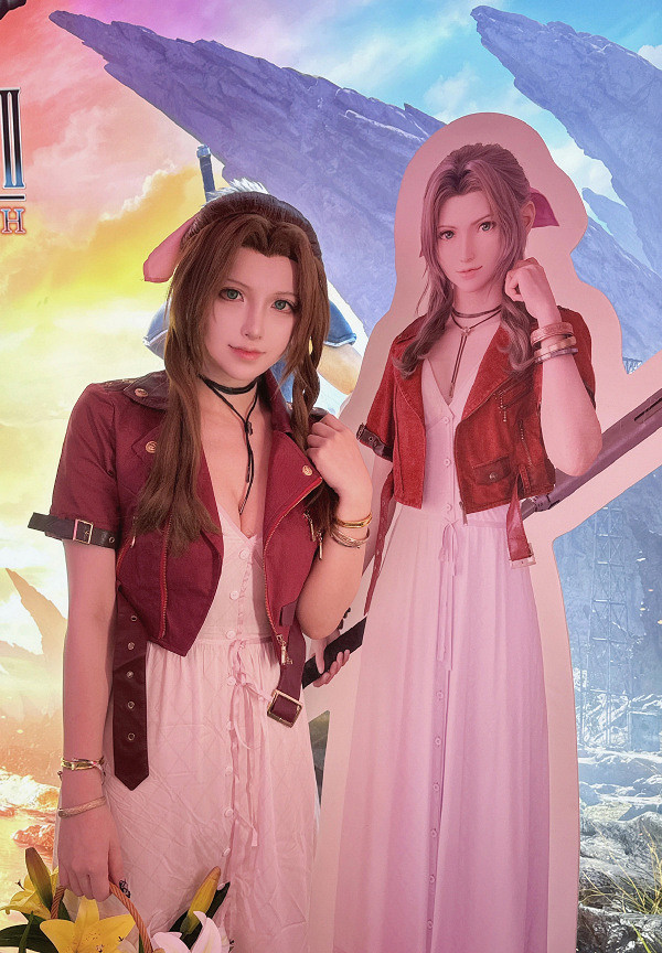 沒想到愛麗絲的車燈這麽大？囧圖姑娘的腿真的這麽白嗎