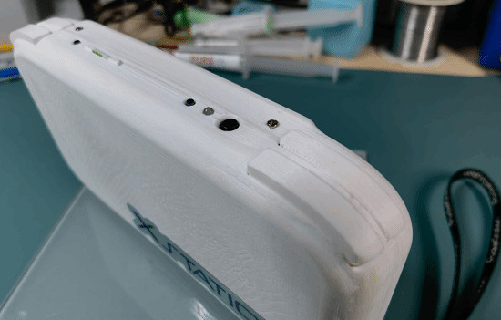 牛人純手工打造PS1掌機：原生運行PS1遊戲！非模擬器