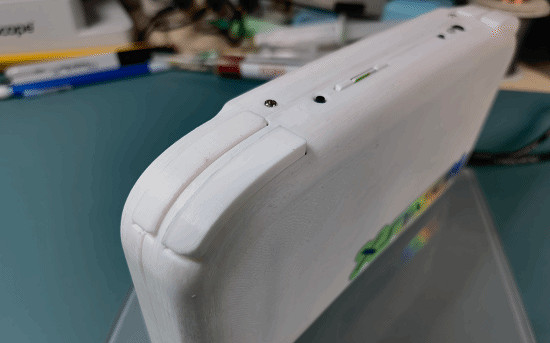 牛人純手工打造PS1掌機：原生運行PS1遊戲！非模擬器