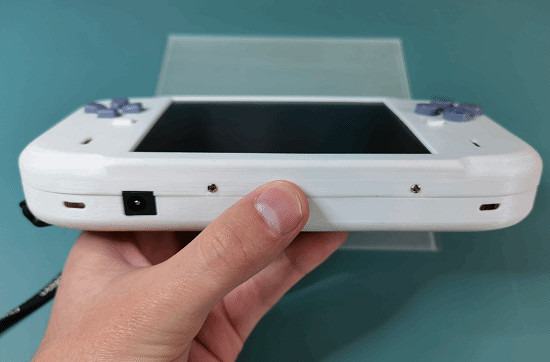 牛人純手工打造PS1掌機：原生運行PS1遊戲！非模擬器