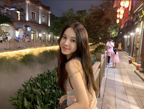 5月15日 Steam發售《美女，應接不暇》：情感交互與AI完美結合