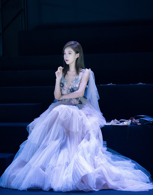 薛之謙現場誇長得漂亮的女生，竟是《美女，應接不暇》的女主！