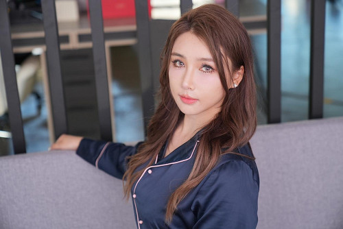 薛之謙現場誇長得漂亮的女生，竟是《美女，應接不暇》的女主！