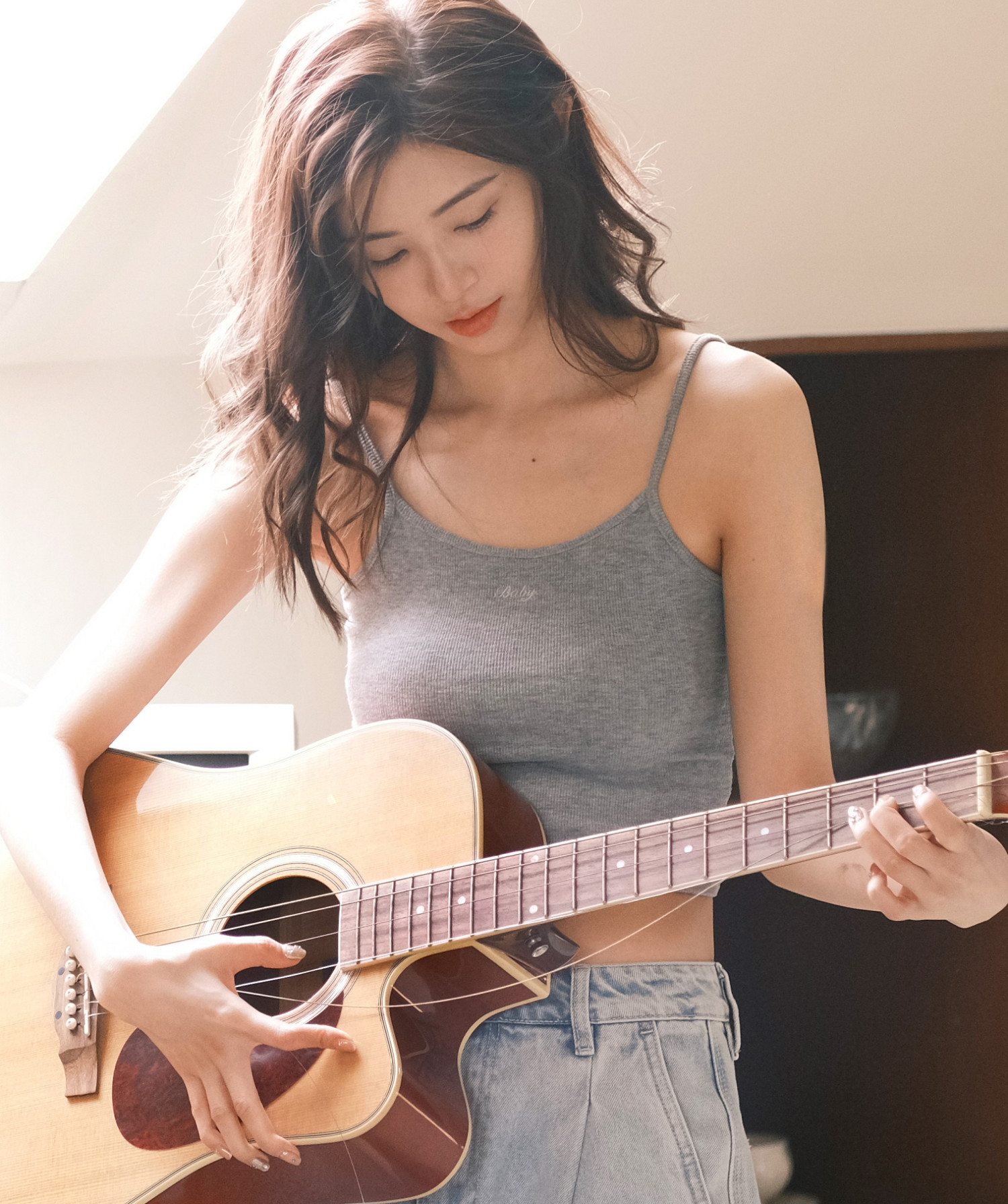 職場情感題材崛起，5月15日Steam上架《美女，應接不暇》引領互動劇新趨勢