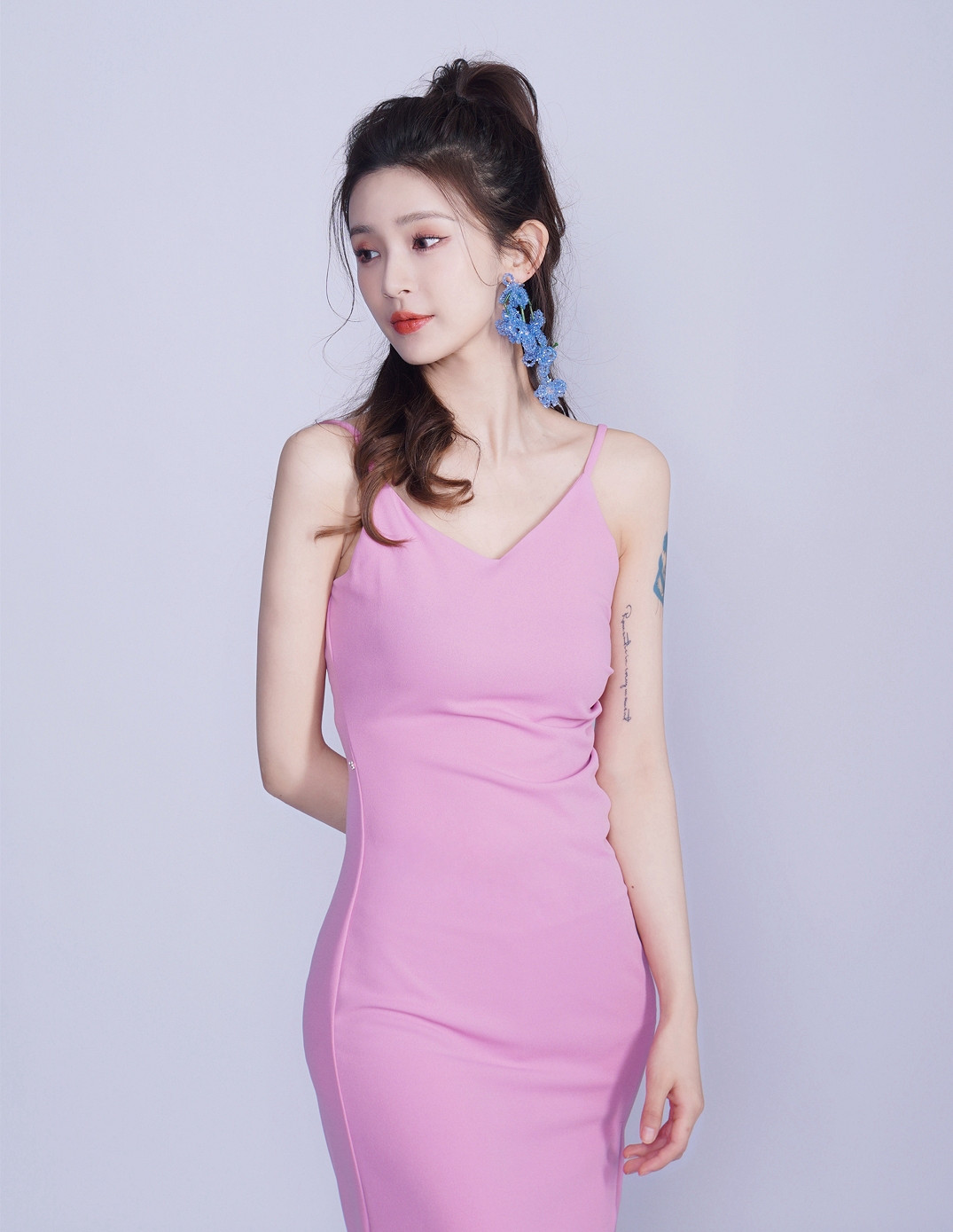 5月15日，《美女，應接不暇》互動影遊，讓你的職場鬥爭與戀愛瞬間更真實