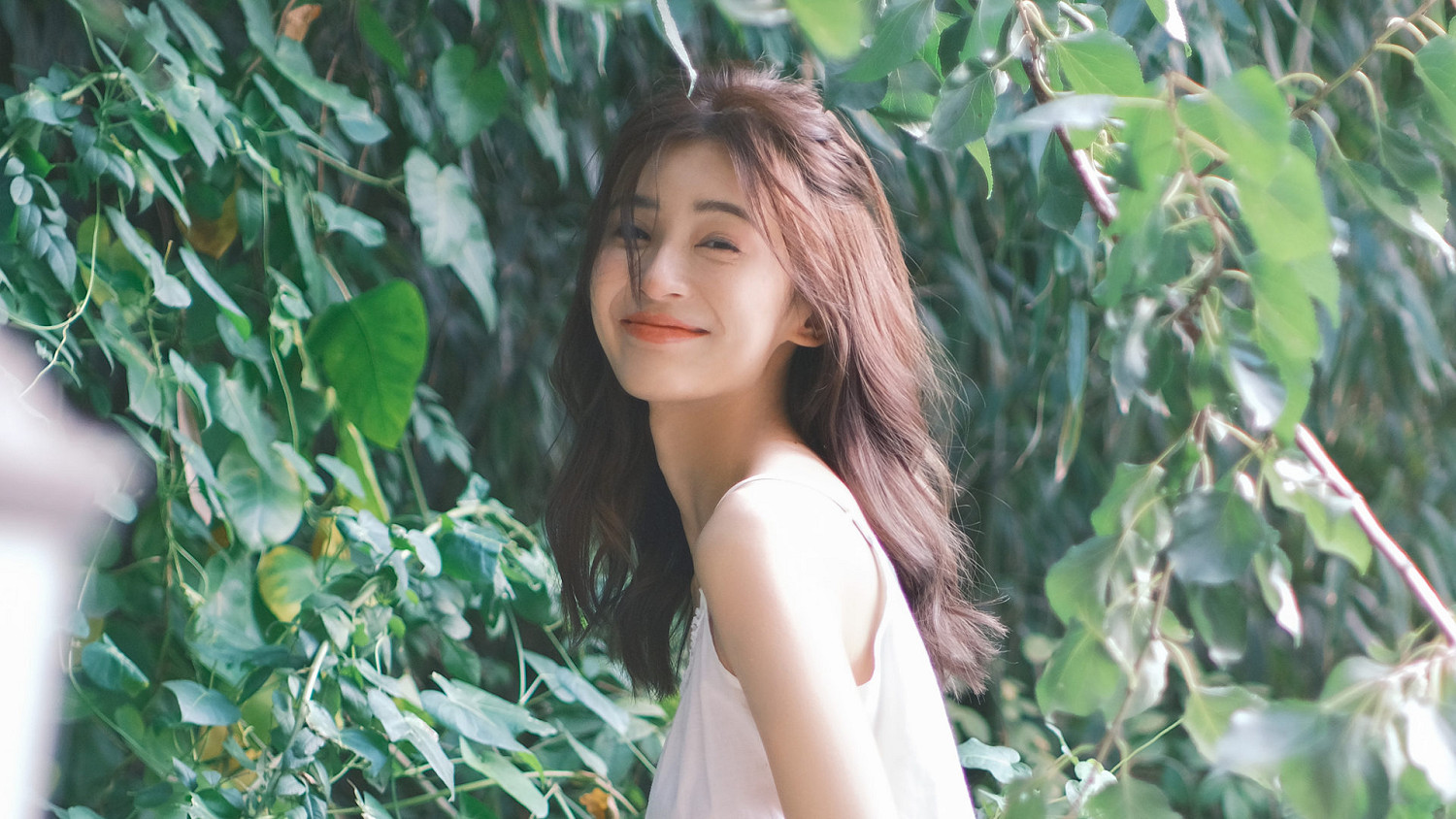 《美女，應接不暇》：5月15日，Steam上的美女互動與AI技術結合新玩法