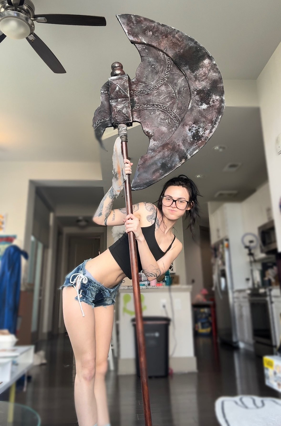 飯製《艾爾登法環》葛孚雷的巨斧 尺寸巨大比小姐姐還高