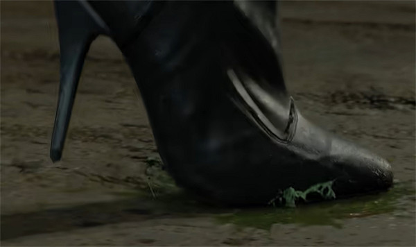 《惡靈古堡4重製版》艾達王踩寄生蟲介紹 《惡靈古堡4重製版》艾達王踩寄生蟲介紹