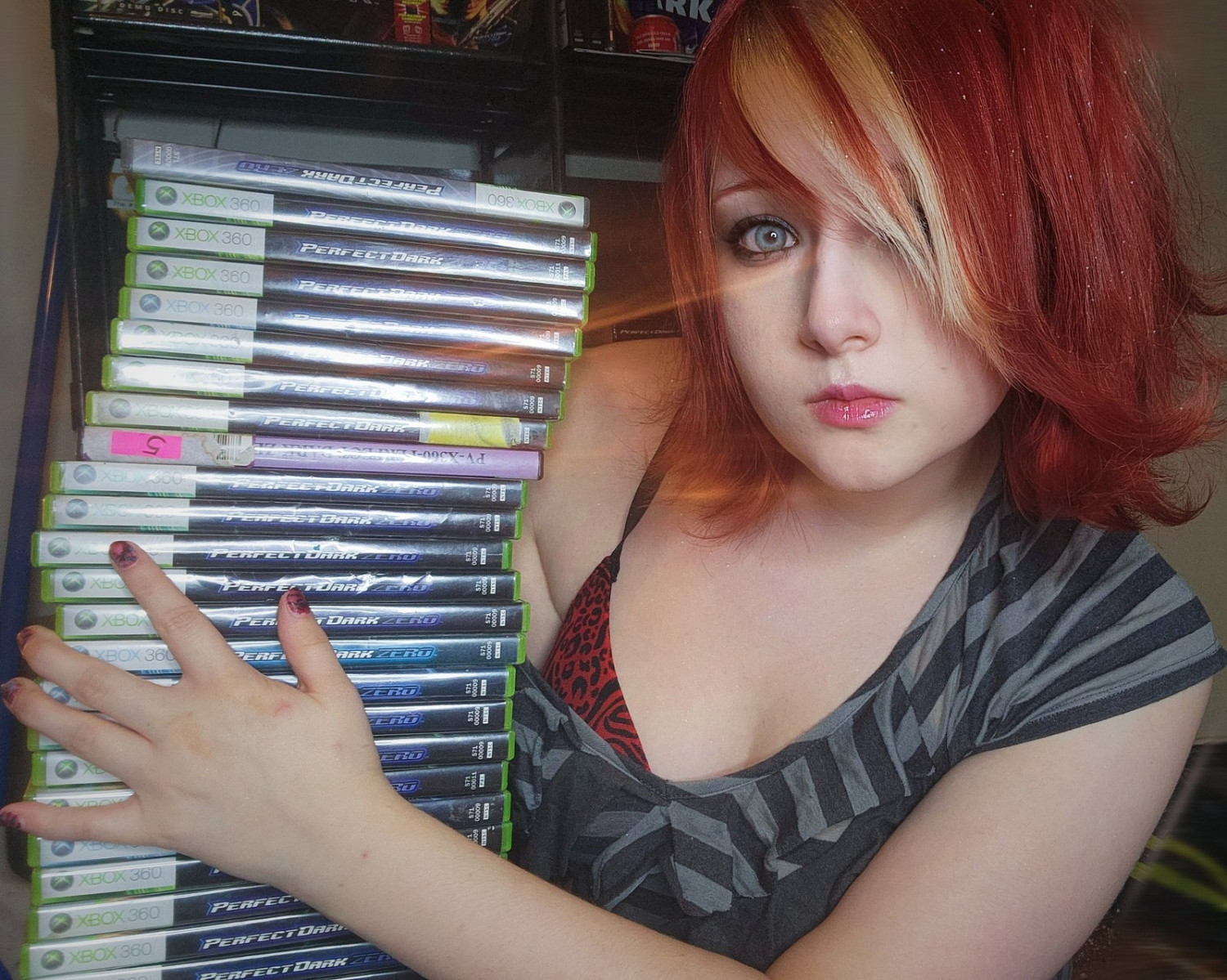 《完美黑暗》中文版實機宣傳片 新舊版女主對比 《完美黑暗》中文版實機宣傳片 新舊版女主對比