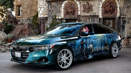 國外小姐姐COS《艾爾登法環》梅琳娜 坐在車內好愜意