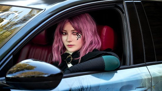 國外小姐姐COS《艾爾登法環》梅琳娜 坐在車內好愜意