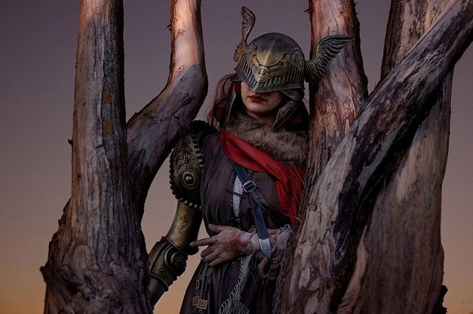 俄妹COS《艾爾登法環》瑪莉卡、馬蓮妮婭 傲人身姿太養眼