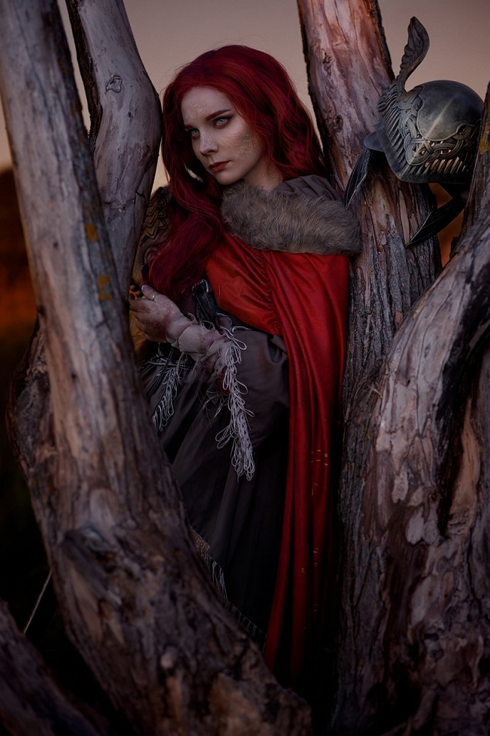 俄妹COS《艾爾登法環》瑪莉卡、馬蓮妮婭 傲人身姿太養眼