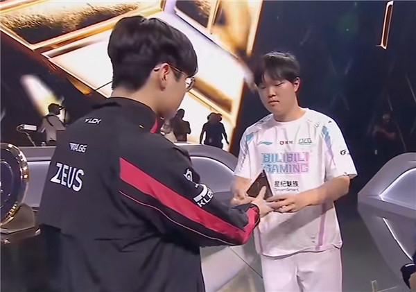 電競世界杯《英雄聯盟》項目首戰:BLG不敵T1慘遭淘汰 電競世界杯《英雄聯盟》項目首戰:BLG不敵T1慘遭淘汰