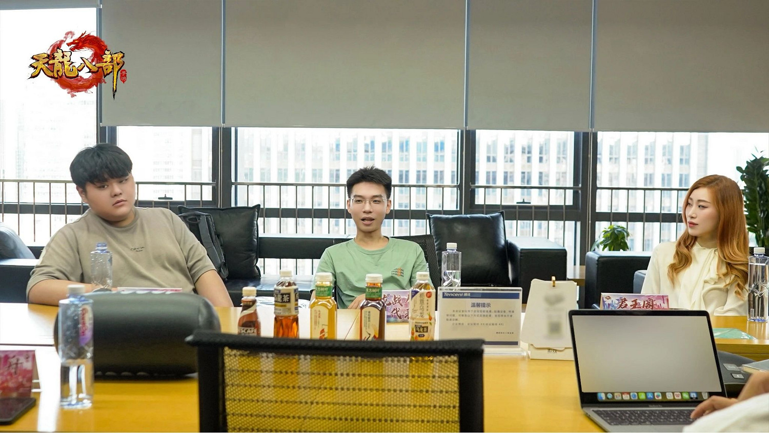 榮耀加身!雄霸冠軍戰隊齊聚線下交流會錄製冠軍MV!返場商城即將開啟! 榮耀加身!雄霸冠軍戰隊齊聚線下交流會錄製冠軍MV!返場商城即將開啟!