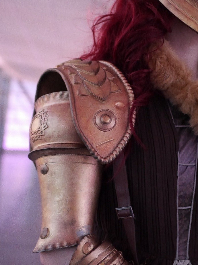 小姐姐COS《艾爾登法環》瑪蓮妮亞 傲人身材美感十足！