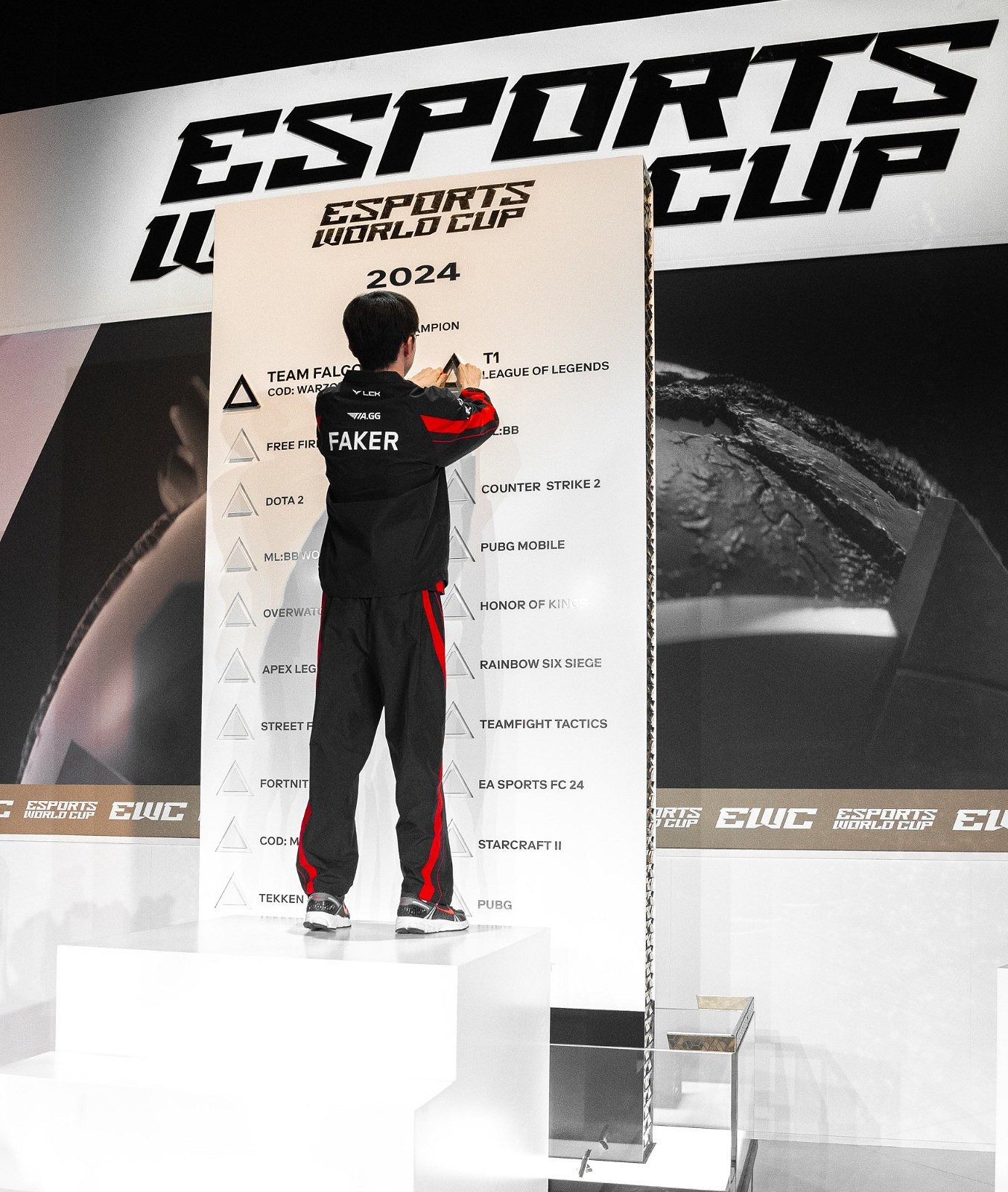 電競世界杯《英雄聯盟》總決賽:T1 3比1 TES奪冠 電競世界杯《英雄聯盟》總決賽:T1 3比1 TES奪冠