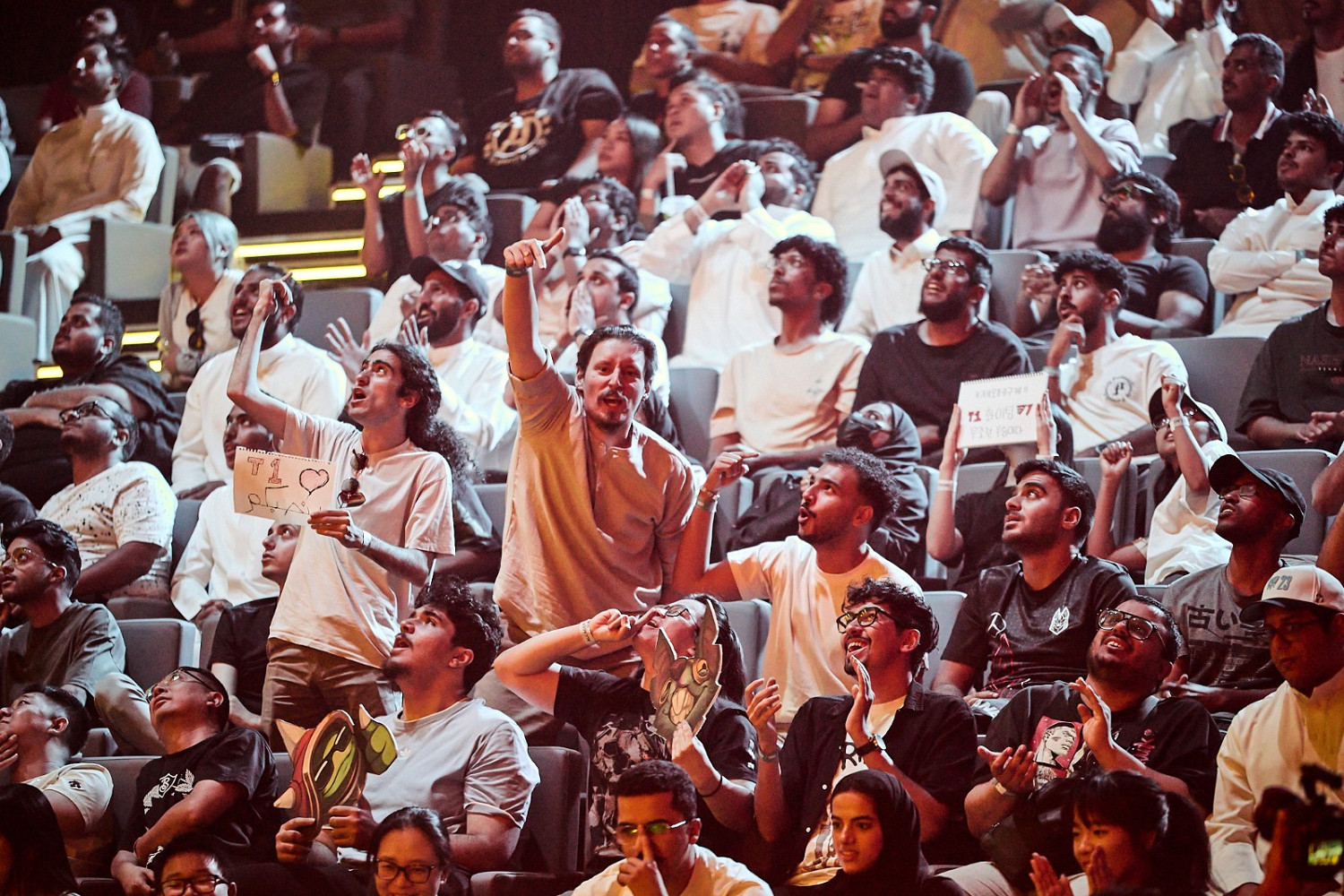 電競世界杯《英雄聯盟》總決賽:T1 3比1 TES奪冠 電競世界杯《英雄聯盟》總決賽:T1 3比1 TES奪冠