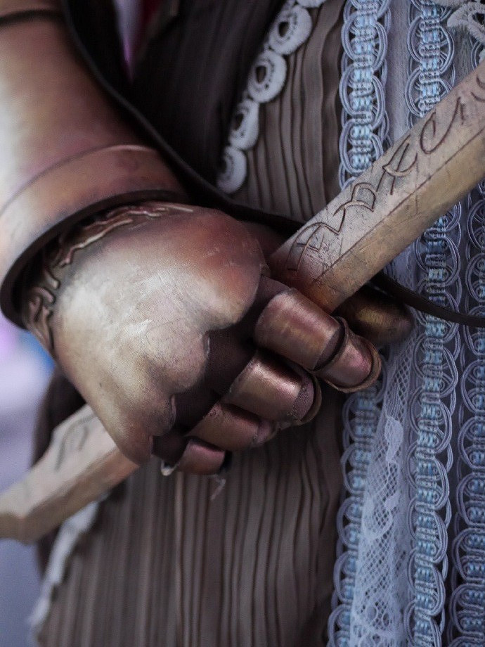 小姐姐COS《艾爾登法環》瑪蓮妮亞 傲人身材美感十足！