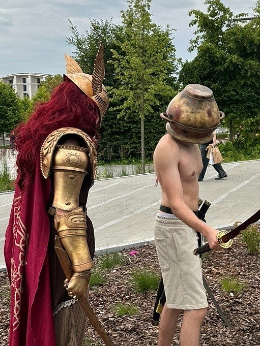 小姐姐COS《艾爾登法環》瑪蓮妮亞 傲人身材美感十足！