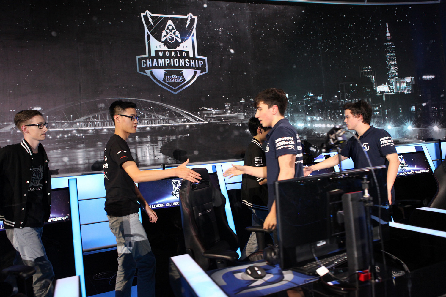 又奪冠了，還是FMVP？28歲的Faker為何還能這麽”猛”