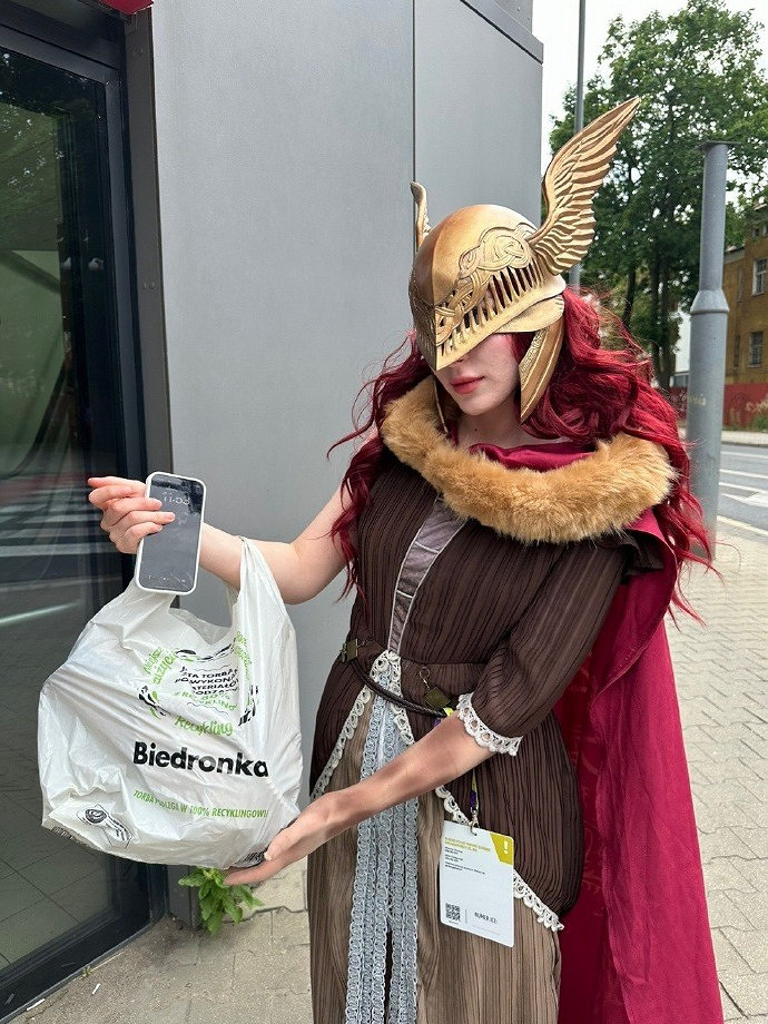 小姐姐COS《艾爾登法環》瑪蓮妮亞 傲人身材美感十足！