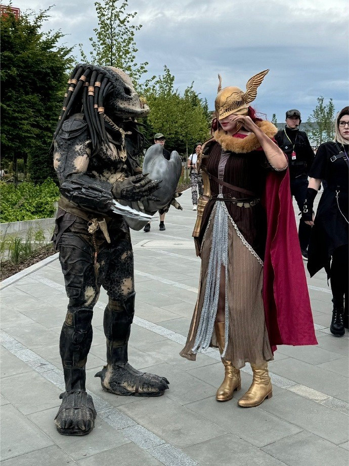 小姐姐COS《艾爾登法環》瑪蓮妮亞 傲人身材美感十足！