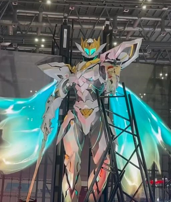 BW2024：《星穹鐵道》八米薩姆機甲現場圖賞 帥氣十足