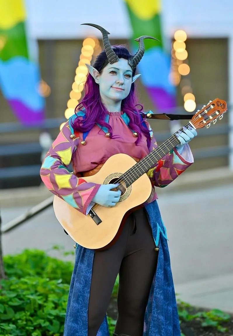 美女COS《柏德之門3》吟遊詩人阿爾菲拉 裝造超還原