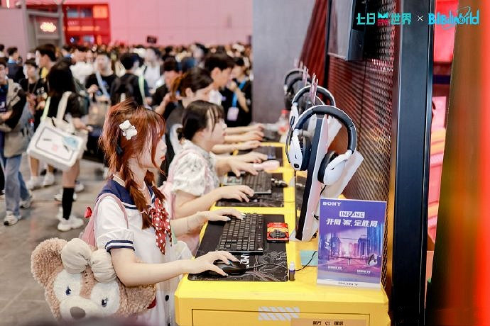 在這次BW漫展上,《七日世界》是怎麽“硬控”了玩家的? 在這次BW漫展上,《七日世界》是怎麽“硬控”了玩家的?