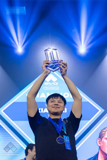 《格鬥天王 15》總決賽中國選手“小孩”曾卓君再次奪冠