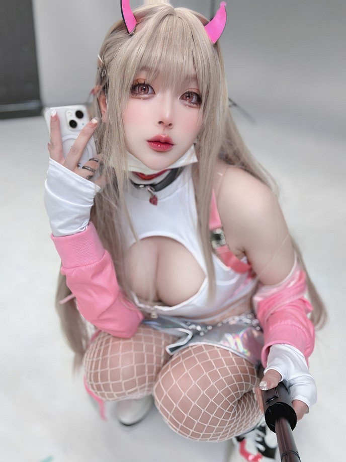 島國辣妹COS《妮姬：勝利女神》 超Q彈大歐派美炸！