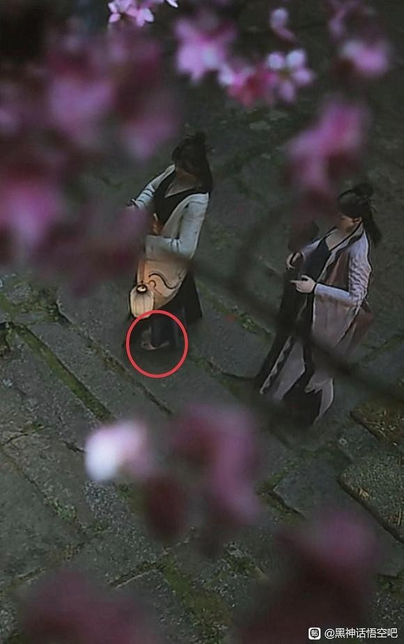 《黑神話》粉絲發現蜘蛛精都光著腳：更喜歡玩了