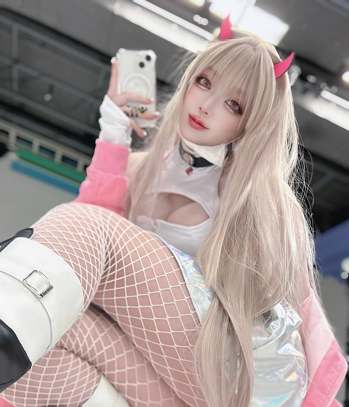 島國辣妹COS《妮姬：勝利女神》 超Q彈大歐派美炸！