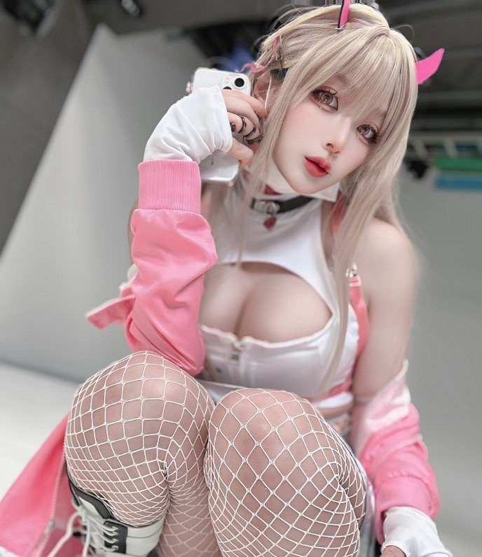 島國辣妹COS《妮姬：勝利女神》 超Q彈大歐派美炸！