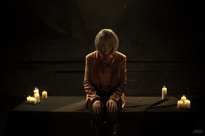 《生化4RE》阿什莉COS 小姐姐被異教徒抓走撕扯按倒