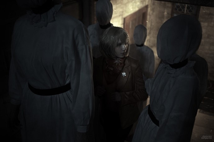 《生化4RE》阿什莉COS 小姐姐被異教徒抓走撕扯按倒