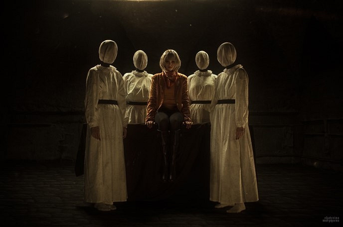 《生化4RE》阿什莉COS 小姐姐被異教徒抓走撕扯按倒