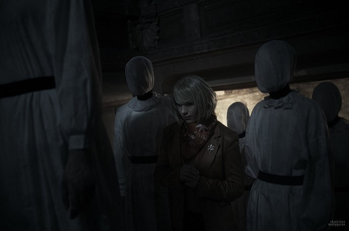 《生化4RE》阿什莉COS 小姐姐被異教徒抓走撕扯按倒