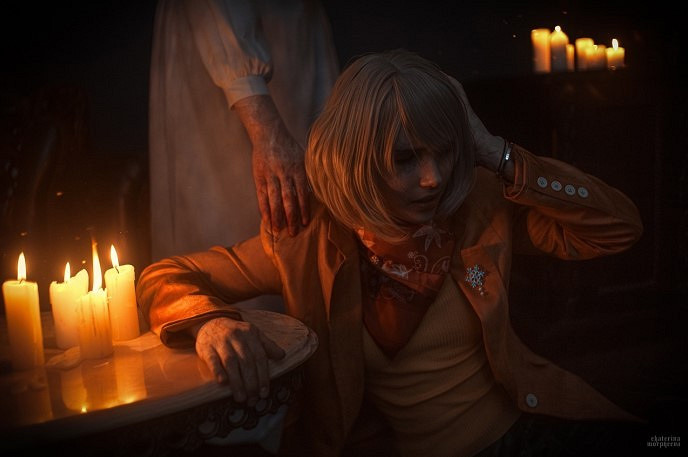 《生化4RE》阿什莉COS 小姐姐被異教徒抓走撕扯按倒