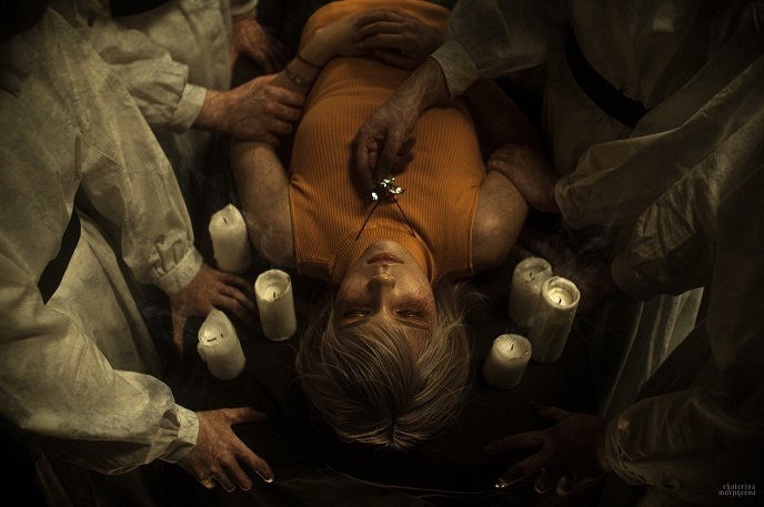 《生化4RE》阿什莉COS 小姐姐被異教徒抓走撕扯按倒