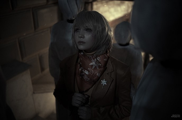 《生化4RE》阿什莉COS 小姐姐被異教徒抓走撕扯按倒