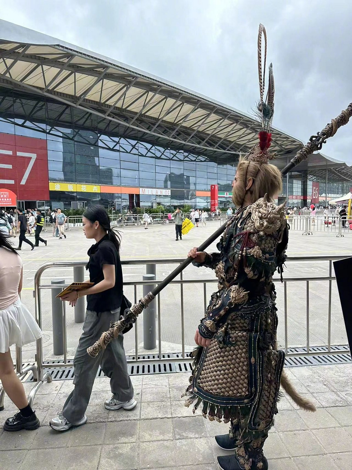 《黑神話:悟空》天命人Cos 妝容和服裝非常還原 《黑神話:悟空》天命人Cos 妝容和服裝非常還原