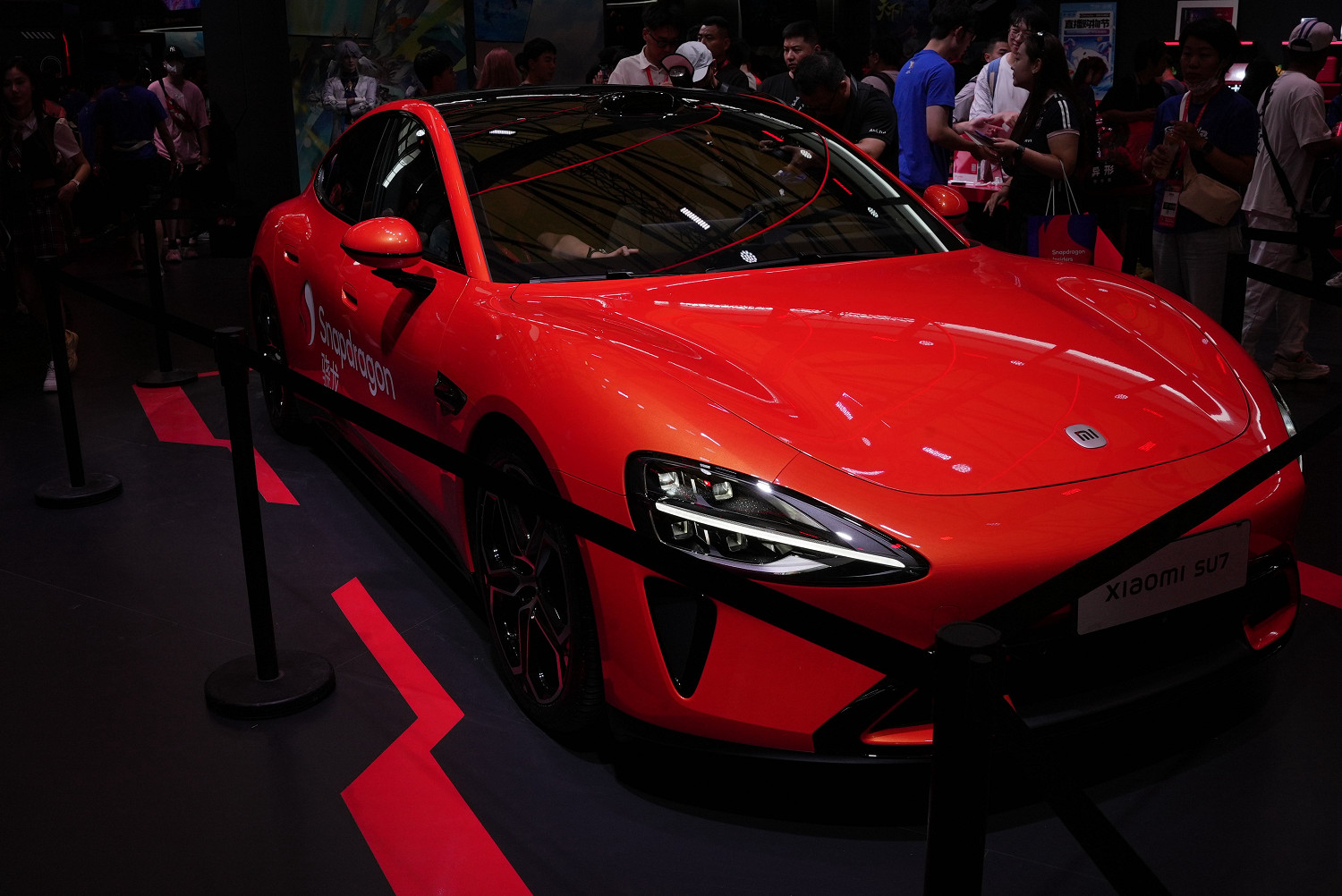 CJ24:驍龍主題館大放異彩!熔岩橙色小米SU7格外吸睛 CJ24:驍龍主題館大放異彩!熔岩橙色小米SU7格外吸睛