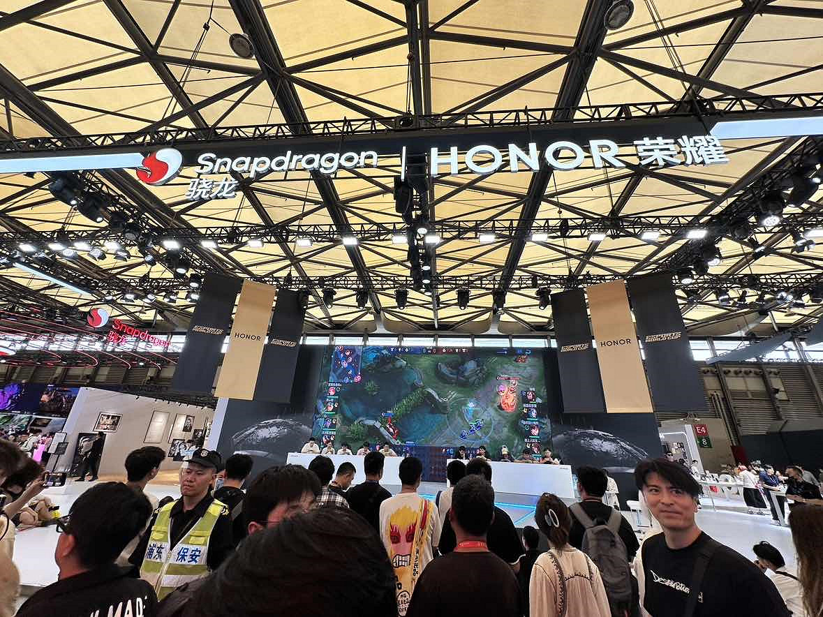 CJ24：榮耀攜Magic V3系列亮相，引領科技娛樂新風尚