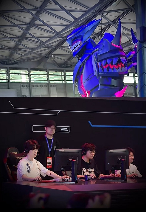 CJ24:The Shy驚喜亮相英雄聯盟表演賽!超帥劍魔督戰 CJ24:The Shy驚喜亮相英雄聯盟表演賽!超帥劍魔督戰