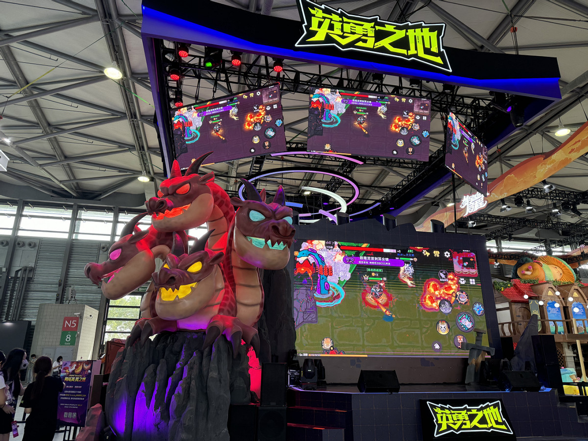 巨大魔龍吸引玩家排隊，這款連線遊戲真就那麽值得試玩?