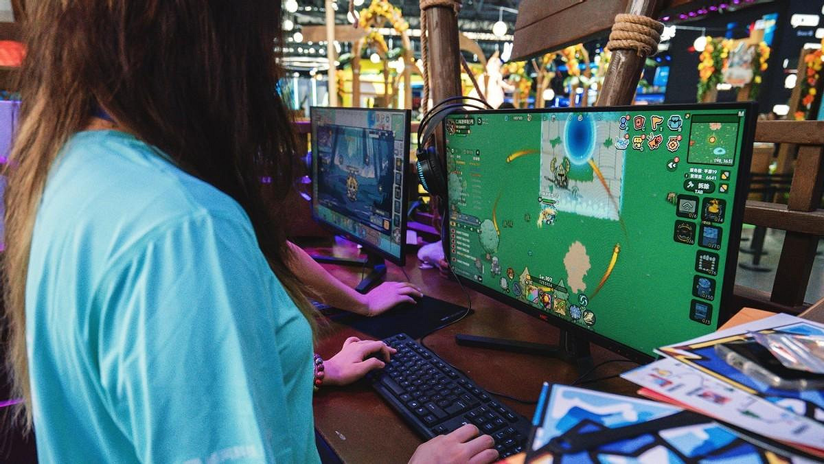 巨大魔龍吸引玩家排隊，這款連線遊戲真就那麽值得試玩?