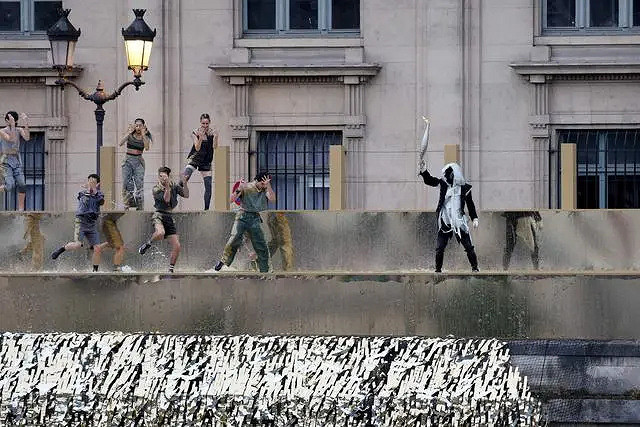 粉絲在《刺客教條:大革命》中重現巴黎奧運跑酷裝扮 粉絲在《刺客教條:大革命》中重現巴黎奧運跑酷裝扮